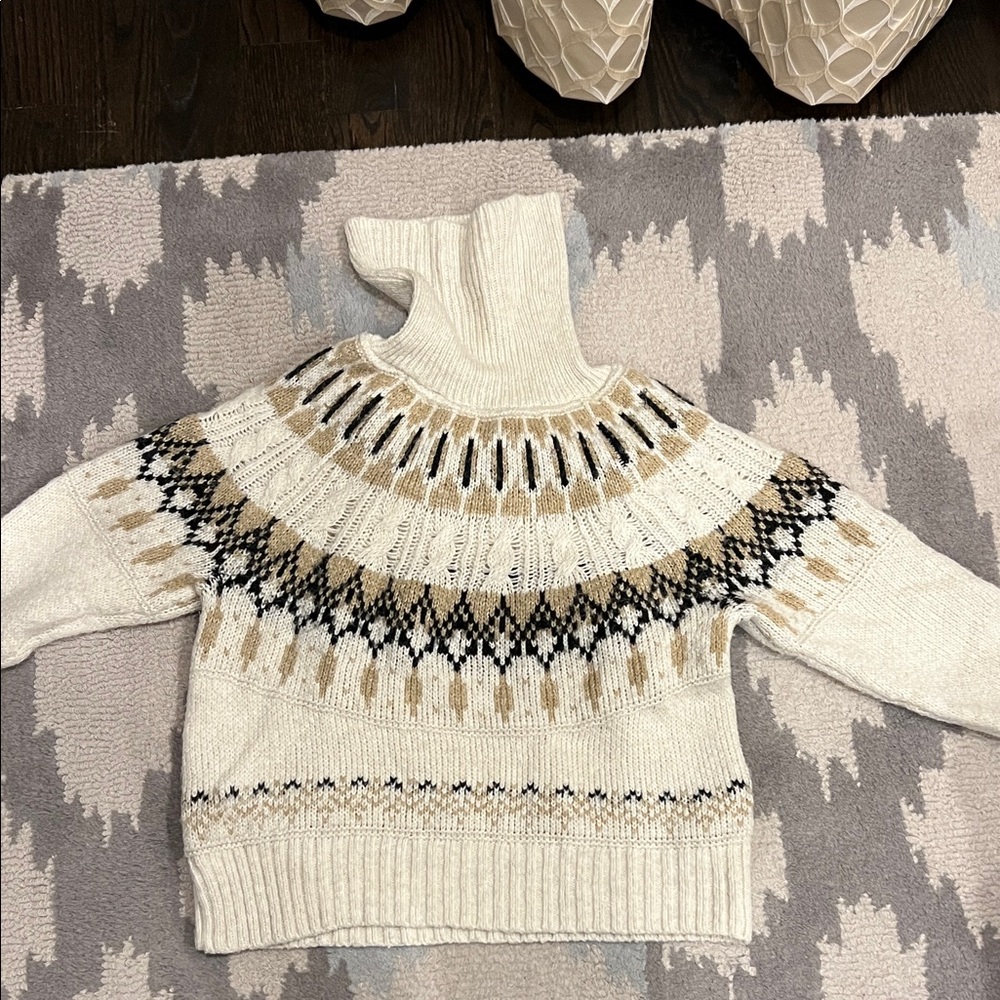 Old Navy Cream and Tan Patterned Turtleneck Sweater